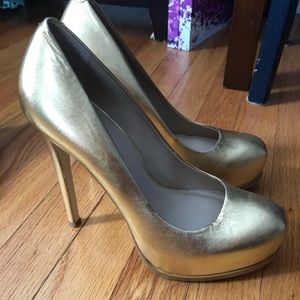 Pour La Victoire Heels